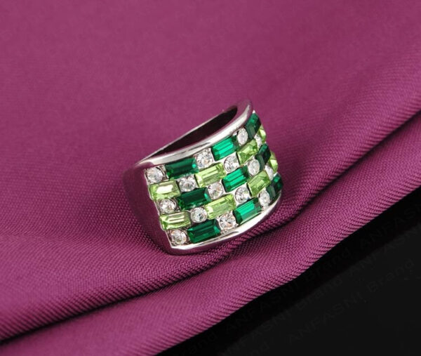 Austrian Crystals Green Square Ring - Image 2