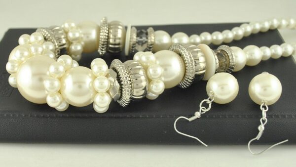 Pearl Beads Necklace & Earings Set - Image 5