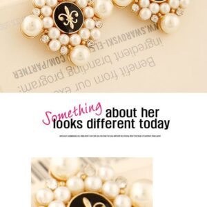 Vintage Brand Designed Simple Exaggerated Pearl Flower Stud Earrings