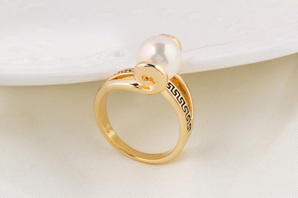 Vintage Luxurious Personality Big Pearl Plated 18K Gold Plated Ring - Image 4