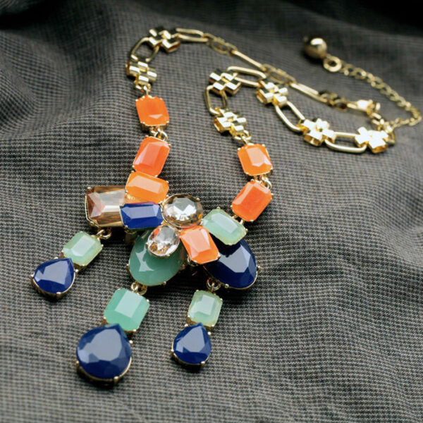 New Design Fashion Antique Elegant Resin Stone Plant Pendant Necklace - Image 4